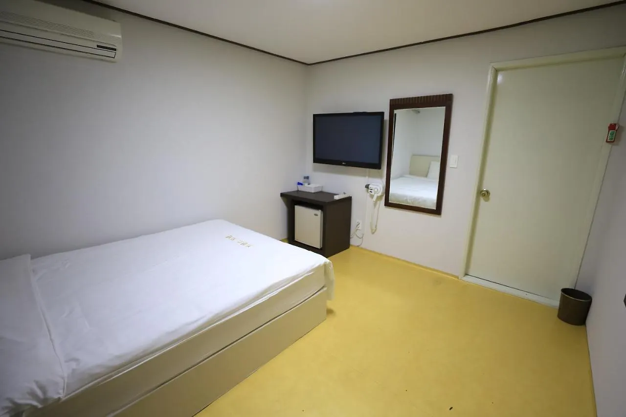 **  Twins Hotel Czedżu Korea Południowa